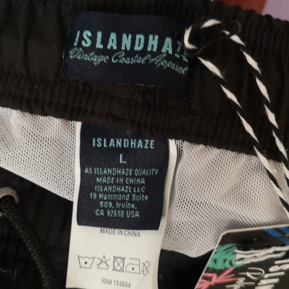 NWT Men's Islandhaze Pool Party Edition Swim Trunks Size Large Fun Shark Design - Picture 6 of 6
